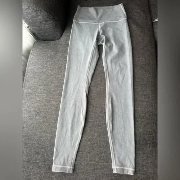 Lululemon Wunder Under High-Rise Tight *Snow Washed 28"
Washed Luna Size 4 - Picture 9 of 14
